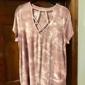 Shirt 👚 t-shirt w/cut out design in front